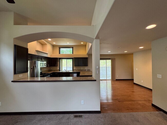 Building Photo - Gorgeous Mount Vernon Home 3 bedroom 2.5 Bathroom