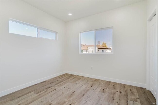 Building Photo - 5732 Willowcrest Ave
