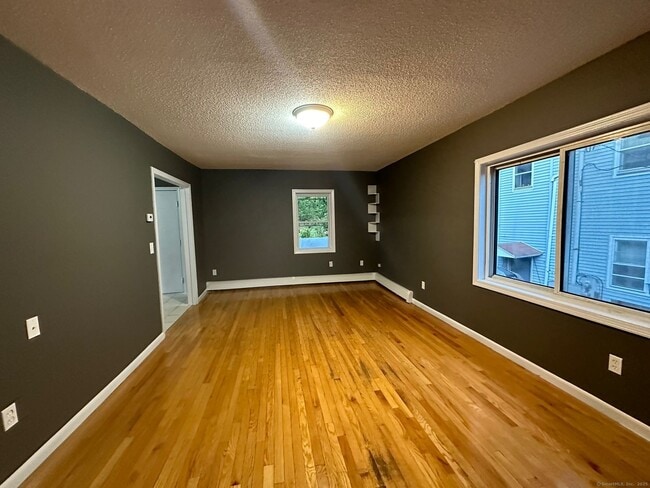 Building Photo - 157 Rubber Ave