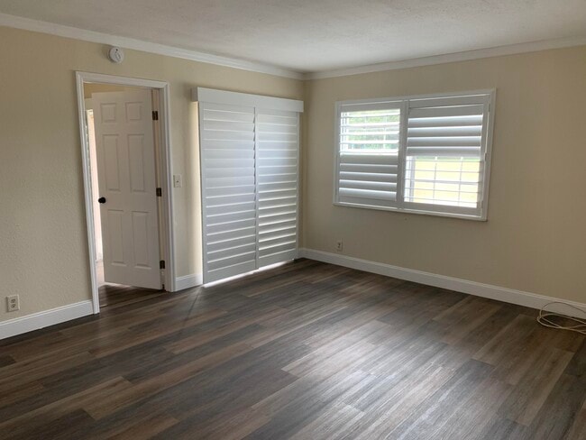 Building Photo - 1542 SE Royal Green Cir