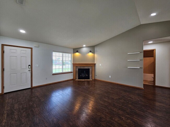 Building Photo - Charming 3-Bedroom Home in Desirable Pasco...