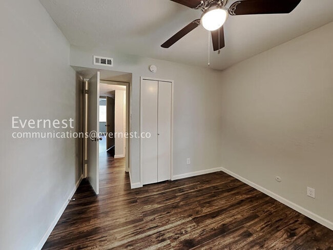 Foto del edificio - 2117 Newbury Dr