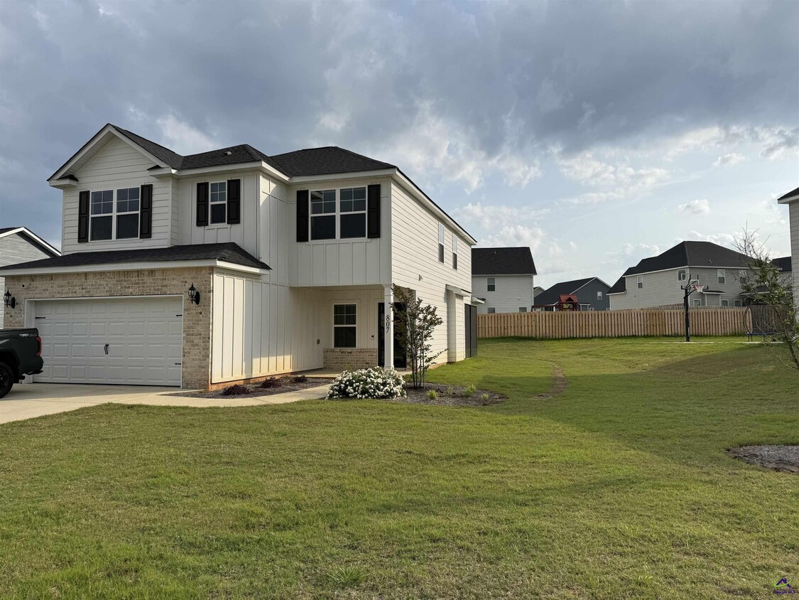 Foto principal - 807 Harley Farms Dr