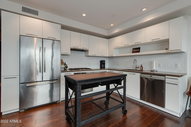 Building Photo - 4422 N 75th St