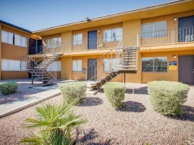 Primary Photo - 1121 E Desert Inn Rd