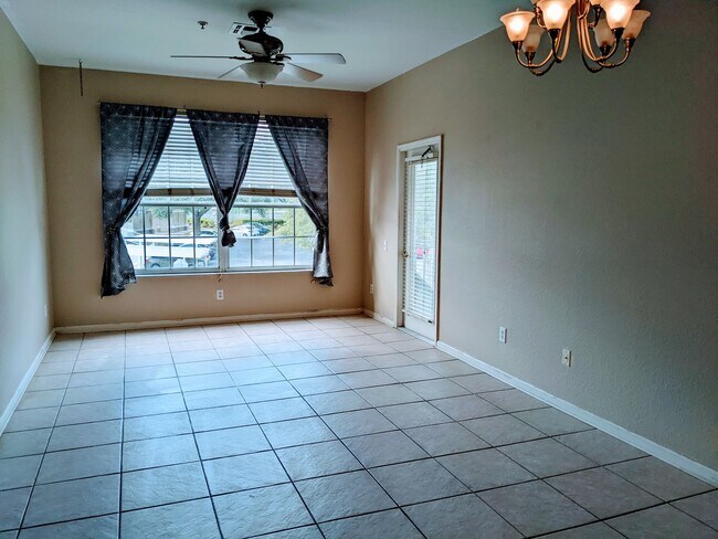 Foto del edificio - 588 Brantley Terrace