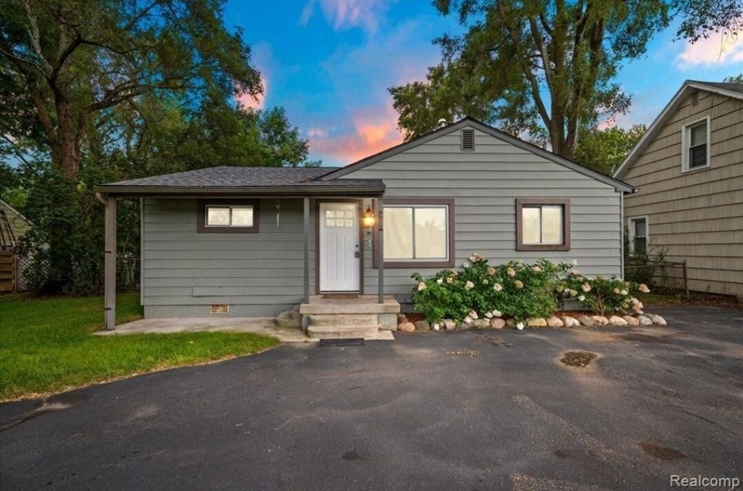 Foto principal - 4411 W Walton Blvd