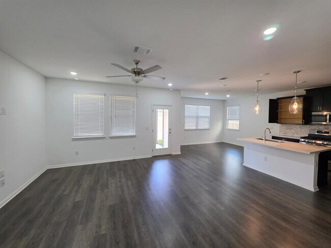 Building Photo - 2913 Tavern Dr