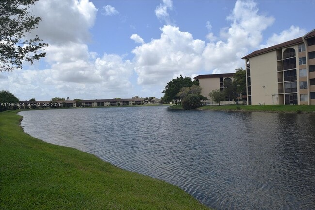 Foto del edificio - 10013 Winding Lake Rd