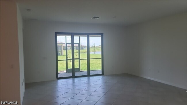 Building Photo - 3389 Menores Wy