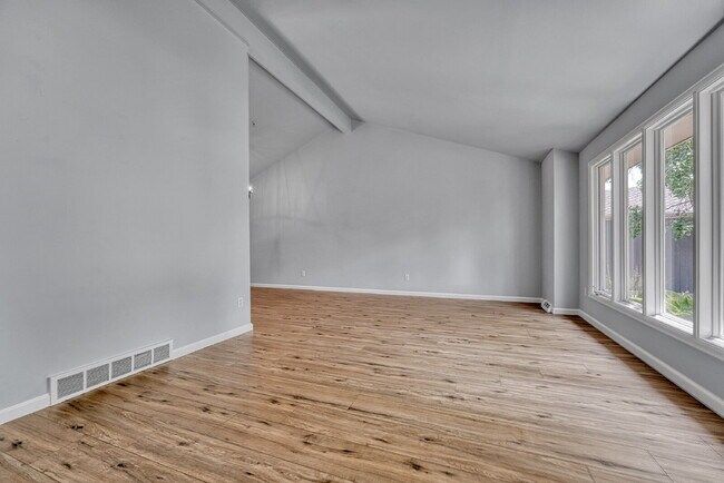 Foto del edificio - $3,600.00 - 4 Bedroom, 3.5 Bathroom, Singl...