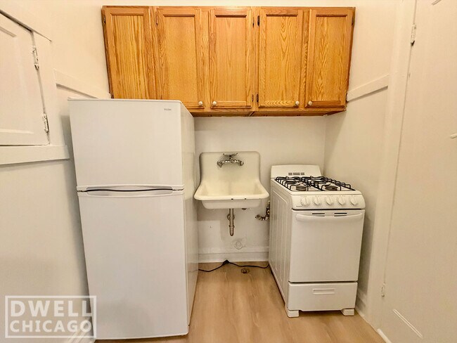 Foto del edificio - 2530 N Sawyer Ave