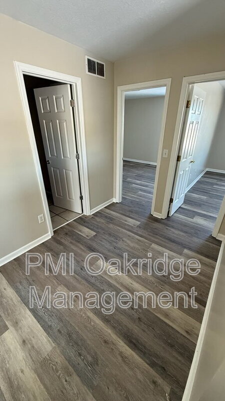 Building Photo - 15 Marlou Dr