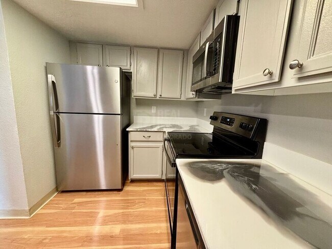 Foto del edificio - 8134 Gray Ct