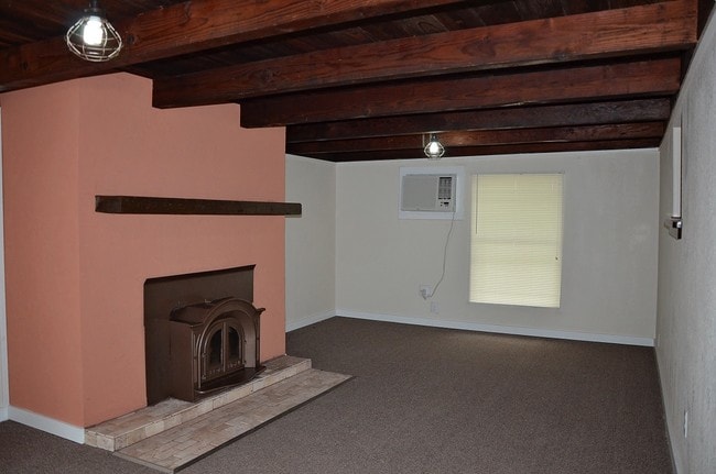 Living Room - 10516 County Rd 1020
