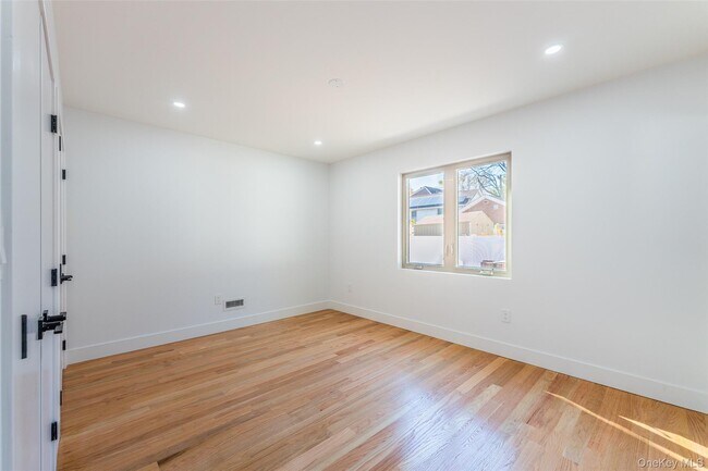 Foto del edificio - 46-34 211th St