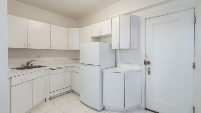 Building Photo - 5056 N Marine Dr