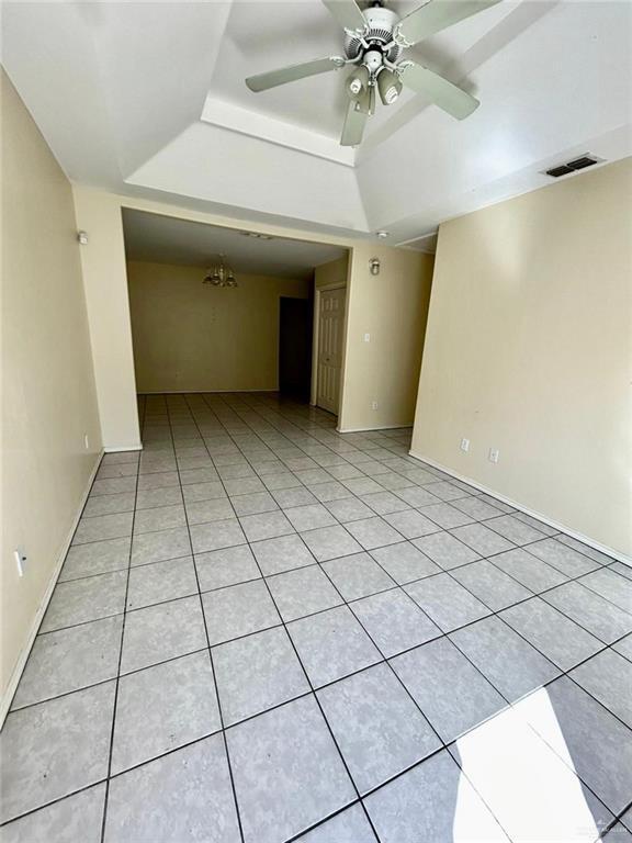 Building Photo - 604 S Logan Dr
