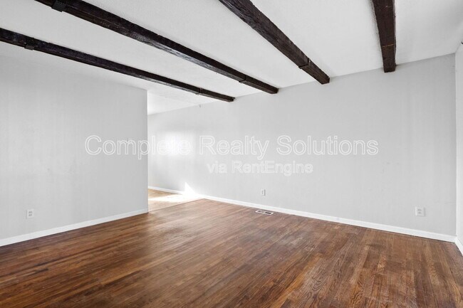 Foto del edificio - 1324 Columbus Dr