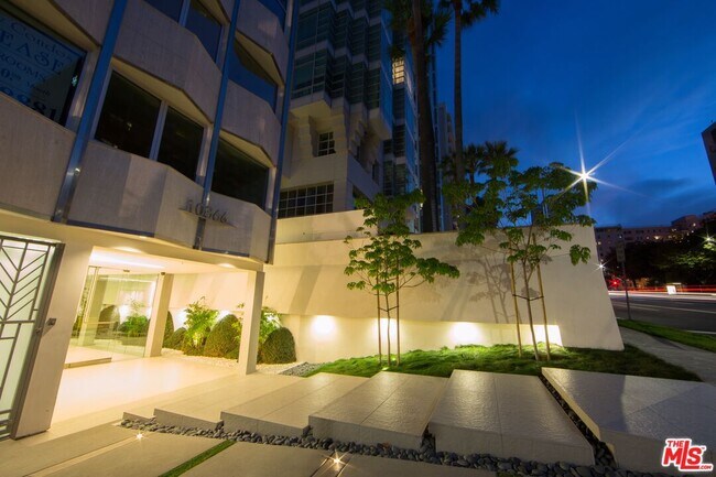 Building Photo - 10366 Wilshire Blvd