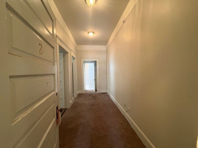 Building Photo - 946 Magnolia St