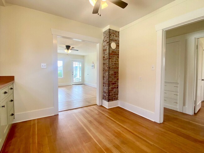 Building Photo - Refreshed Enumclaw Craftsman w/ 930 sqft b...