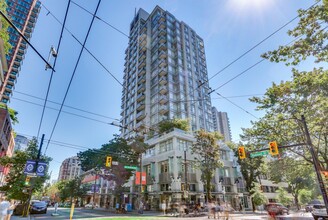 Building Photo - 480 Robson St