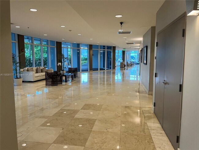 Building Photo - 6515 Collins Ave