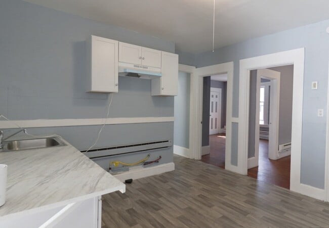 Building Photo - 215 Willow St