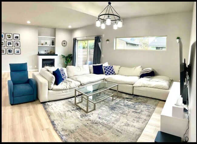 Foto del edificio - Boise Neighborhood New Construction 3-Story Home with All of the Amenities, Rooftop Patio, Fenced...