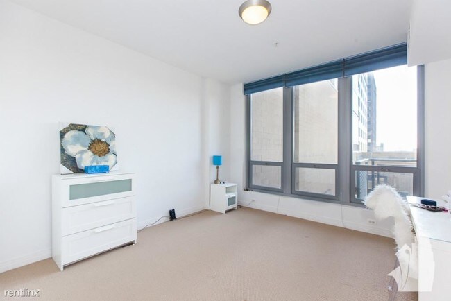 Foto del edificio - 565 W Quincy St