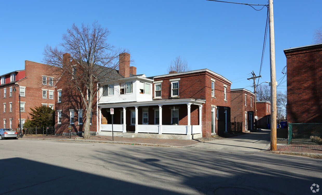 Primary Photo - 95 Pleasant St