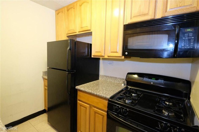 Building Photo - Studio, 1 bath Apartment - 3333 Broadway