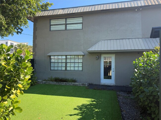 Foto del edificio - 608 NE 29th Dr