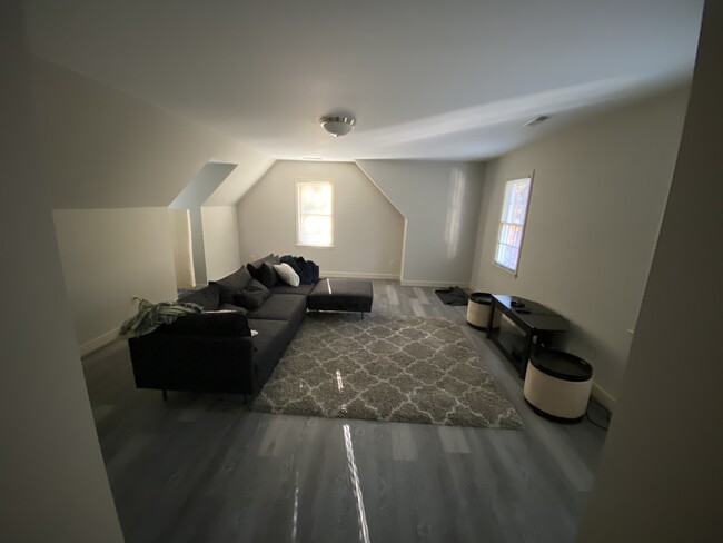 5th bedroom/ Entertainment room - 12604 Garinger Ct
