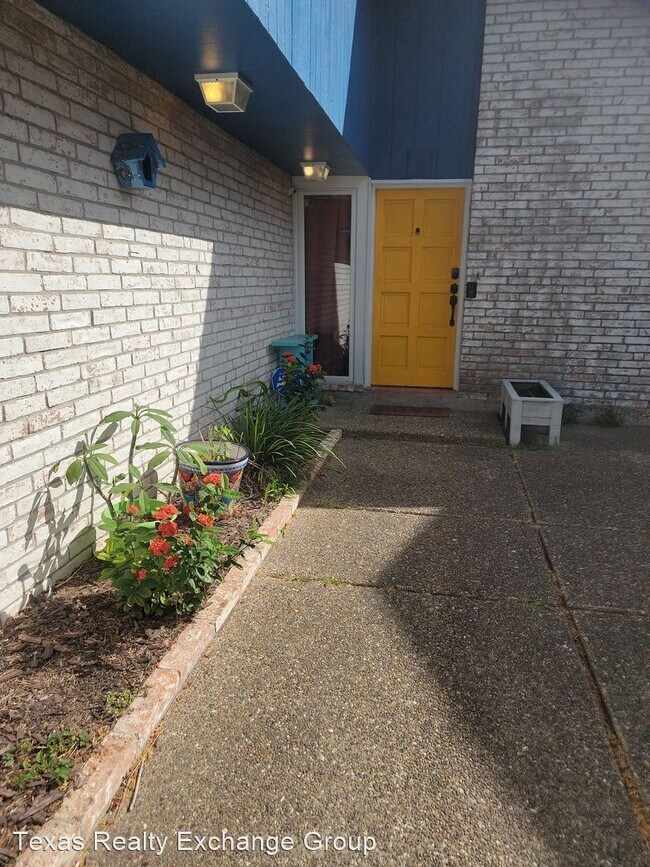 Building Photo - 4 br, 3 bath House - 7122 Pharaoh Dr. Matt