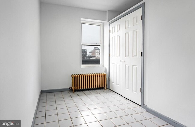 Building Photo - 1327 Snyder Ave