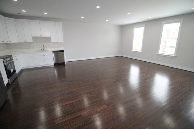 Building Photo - 1704 W Cary St