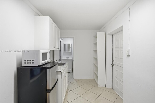 Foto del edificio - 2445 SW 18th St