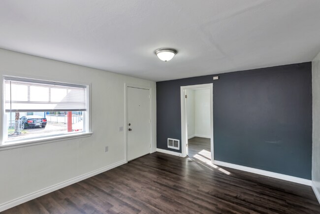 Building Photo - 1702 Bryant St