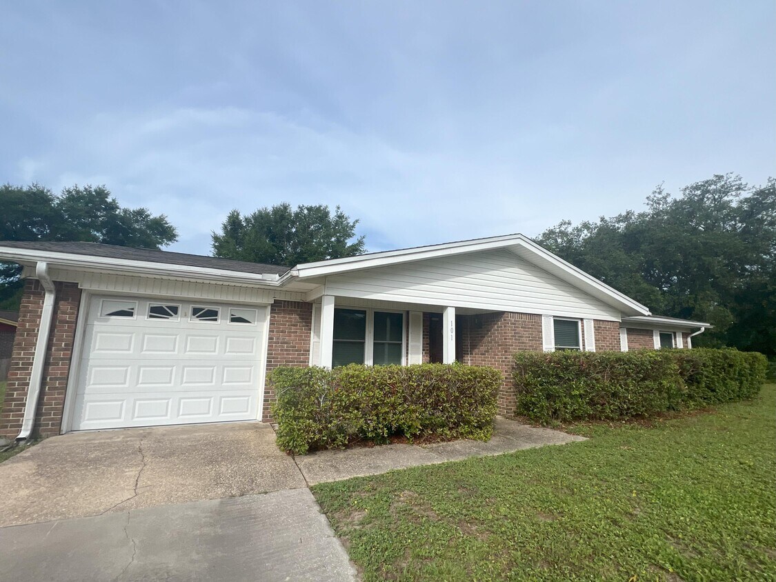 101 Friar Tuck Dr, Niceville, FL 32578 House Rental in Niceville, FL