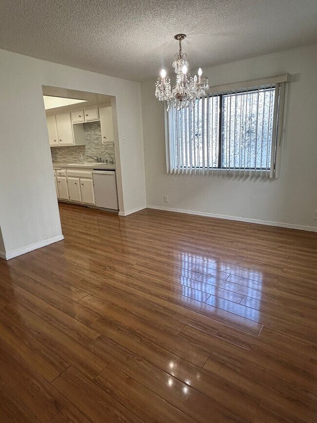 Foto del edificio - Cozy 3 bedroom Condo in the most demanded neighborhood at City of Alhambra