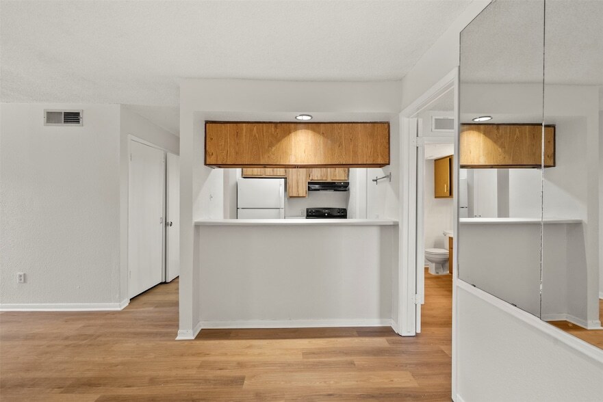 Foto principal - 1516 Bay Area Blvd