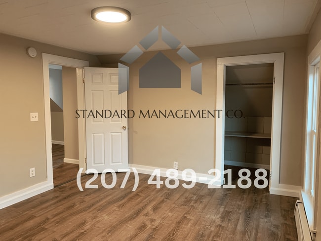 Building Photo - 28 Oak St