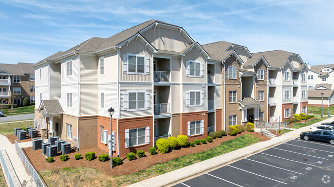 Foto del edificio - McDowell Creek Court