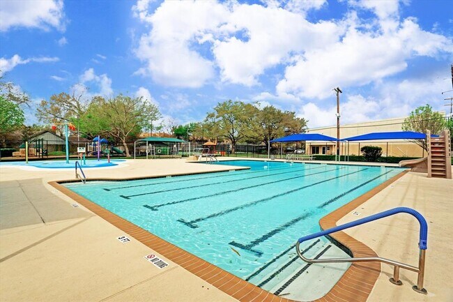 Foto del edificio - 10607 Longmont Dr