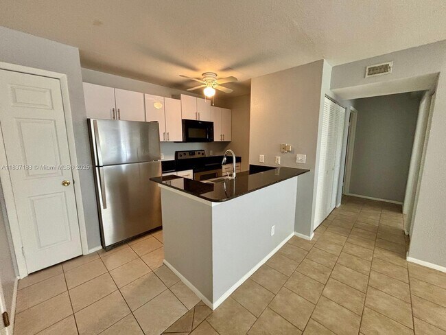 Foto del edificio - 1845 Palm Cove Blvd