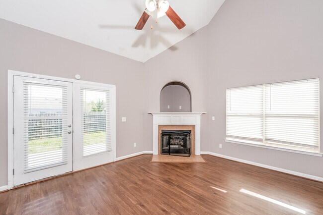 Building Photo - Stunning 4 Bedroom Home!