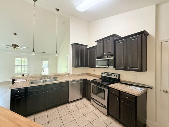 Building Photo - Stunning 3-Bedroom, 2-Bathroom Home in Mad...