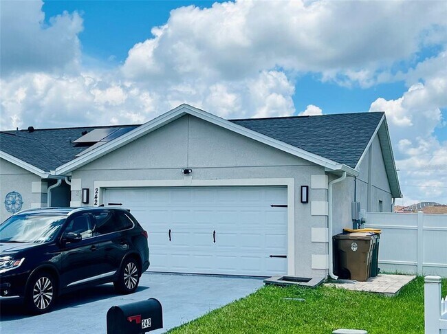 Building Photo - 242 Abbotsbury Dr